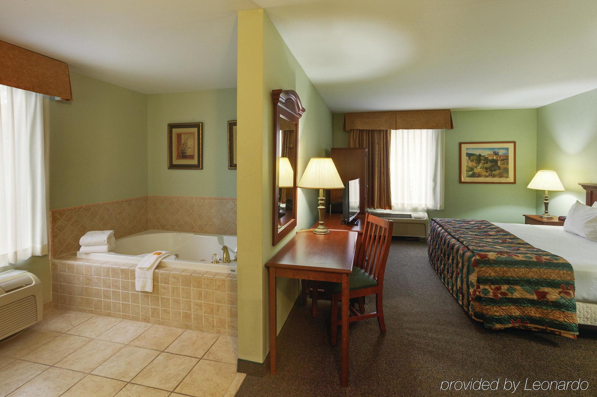 La Quinta Inn By Wyndham Radford Kültér fotó